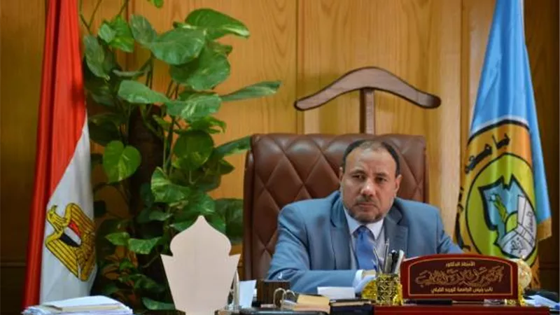 نائب رئيس جامعة الأزهر للوجه القبلي يجتمع بعمداء الكليات بأسيوط لمتابعة سير العملية التعليمية