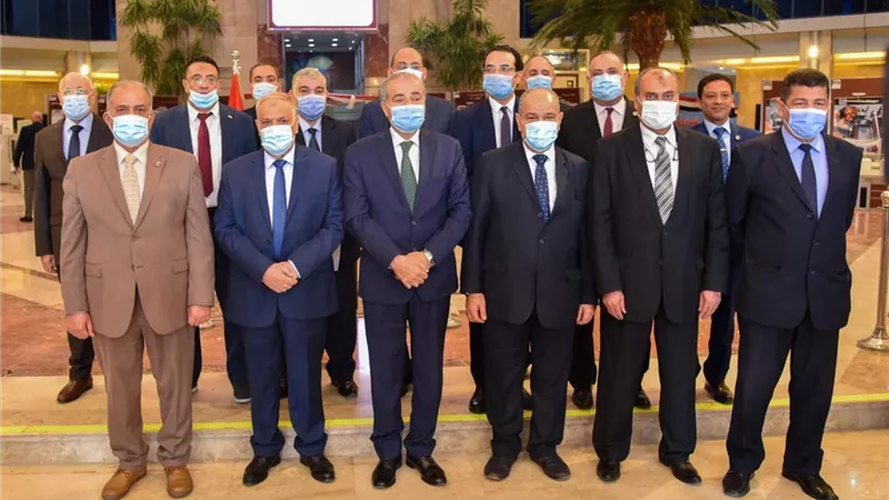 المصيلحي والتراس يتفقان علي تعزيز خطة الدولة لإستخدام الغاز الطبيعي بالمخابز البلدية