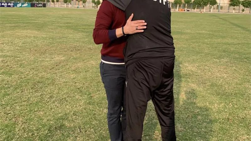 الصقر يحضر مباراة منتخب الشباب أمام النجوم