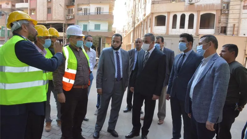 محافظ سوهاج يتفقد تطوير ورصف الطرق الفرعية بـ 