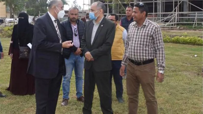 رئيس جامعة طنطا يشيد بأعمال تطوير وتجميل حديقة كلية الزراعة