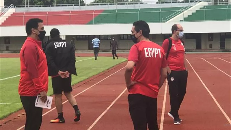 منتخب مصر يخوض مرانه الاول على ملعب 