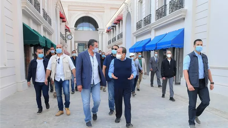 الرئيس السيسي يقوم بجولة تفقدية لعدد من المواقع الإنشائية بالعاصمة الإدارية الجديدة