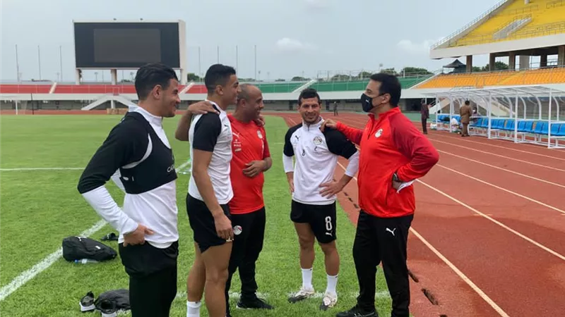 وزير الرياضة يطمئن على بعثة المنتخب الوطني