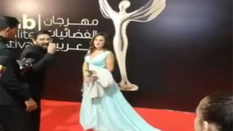 شيرى عادل تخطف الانظار بفستان 