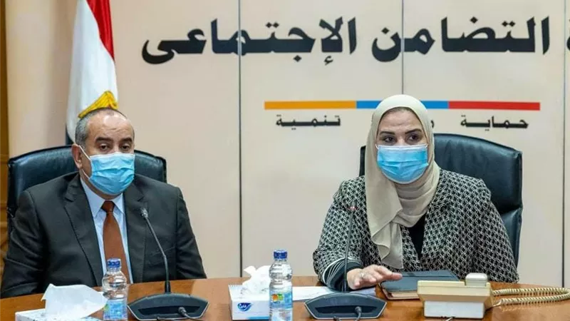 وزيرا التضامن الاجتماعى والطيران المدنى يتفقان على عرض منتجات جمعية النور والأمل فى المطارات المصرية