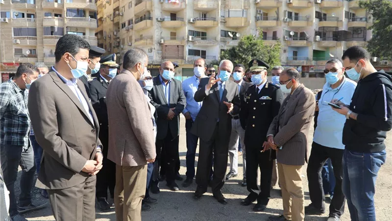 محافظ الجيزة.. إنشاء موقف لسيارات السرفيس المنتشرة بصورة غير منظمة بالرماية والمنصورية