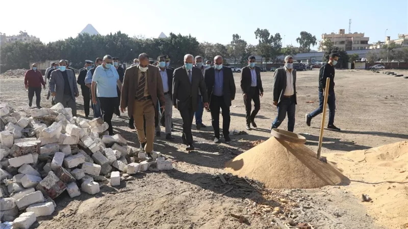 محافظ الجيزة: إنشاء موقف لسيارات السرفيس المنتشرة بصورة غير منظمة بالرماية والمنصورية