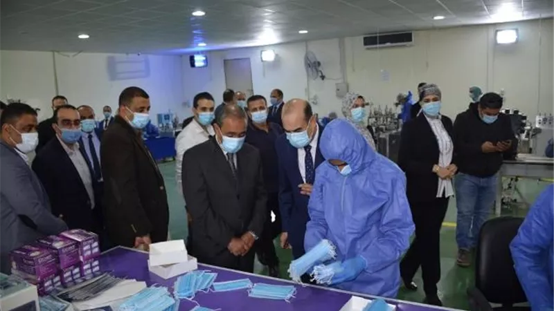 اكبر مصنع كمامات في الإسماعيلية يهدي المدارس ومديرية التضامن 25 ألف قطعة