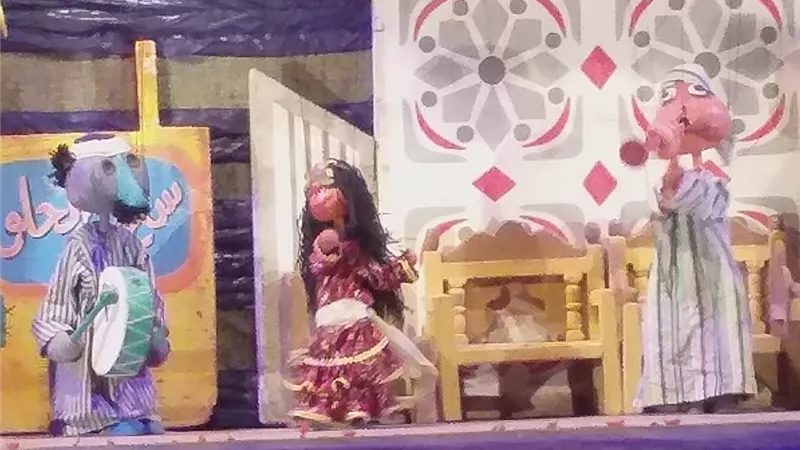 جمهور مسرح الهناجر يردد أغانى مسرحية 