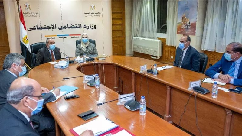 عرض منتجات جمعية النور والأمل في المطارات المصرية