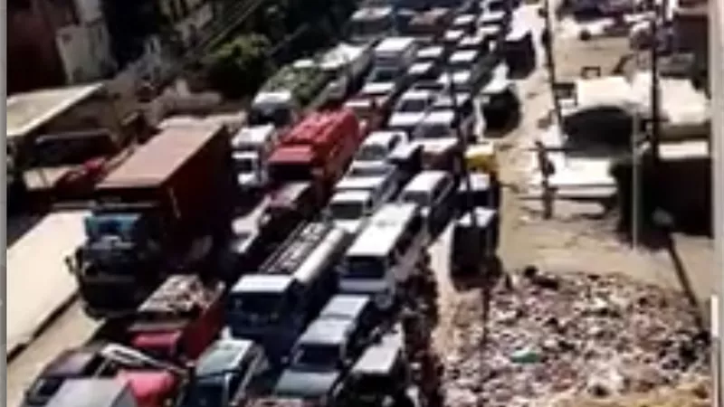 طريق مصر الاسكندرية تحول الى مقبرة للسيارات بعد غلق نفق كفر الزيات !!
