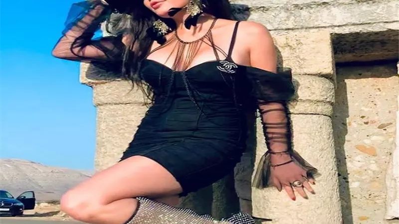 بالأسود .. دومنيك حوراني تخطف القلوب عبر انستجرام ..صور