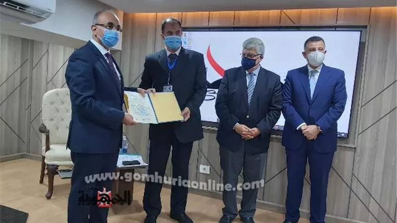 تكريم وكيل شئون خدمة المجتمع بكلية التكنولوجيا والتنمية بالزقازيق .. صور