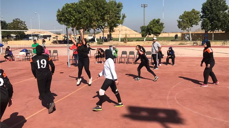 منتخب فتيات جامعة عين شمس يتأهل لربع نهائي الطائرة بأوليمبياد الأقصر