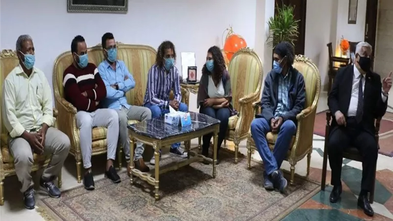 محافظ جنوب سيناء يستقبل الغطاس صدام الكيلانى ويعد بتكريمة فى احتفالية كبري بدهب