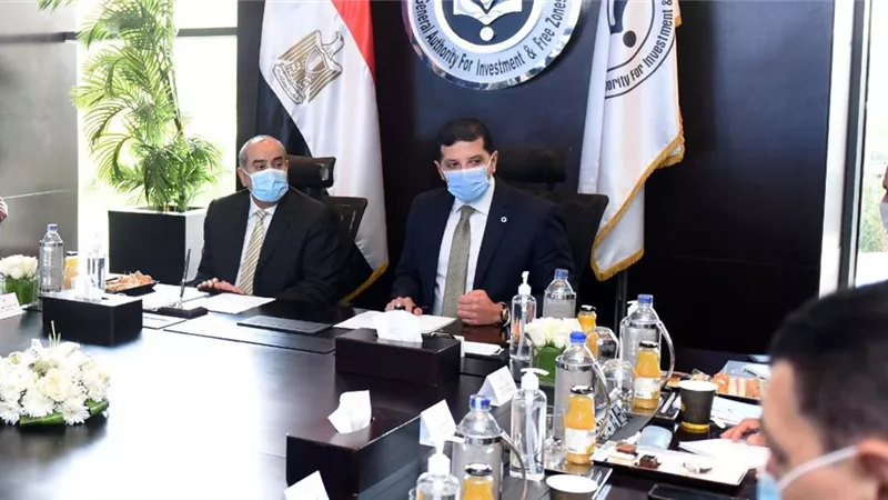 وزير الطيران المدنى ورئيس هيئة الاستثمار يبحثان سبل التعاون ودعم الاستثمارات