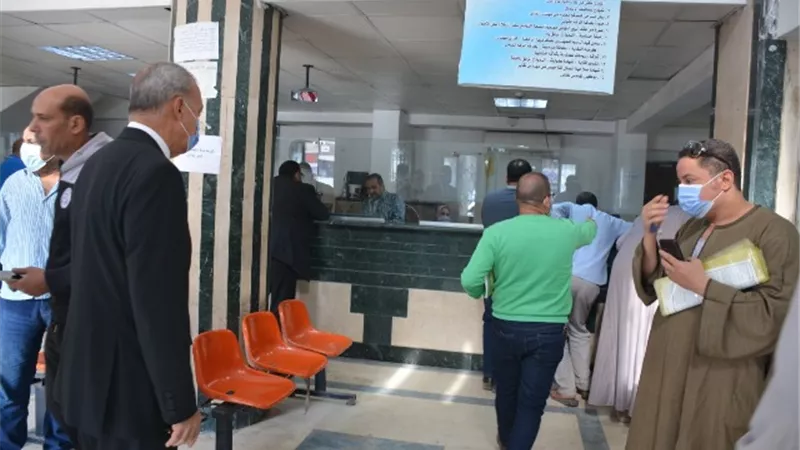 الهجان يفاجئ مبنى حي شرق شبرا الخيمة لمتابعة الإجراءات الاحترازية