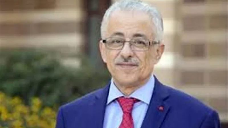 وزير التعليم يوافق على استمرار معاملة الطلاب السوريين واليمنيين كالمصريين