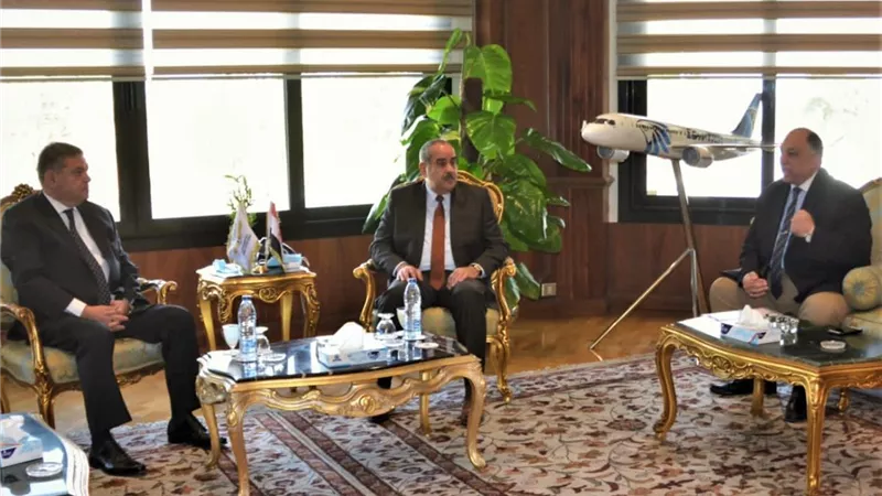 وزيرا قطاع الأعمال والطيران يبحثان إقامة مشروع سياحي في شرم الشيخ