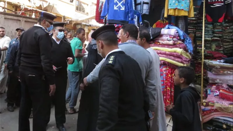 169 محضر ومخالفة فى حملة مرافق جديدة بشوارع الأقصر