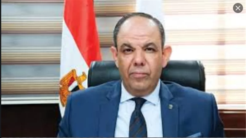 جهاز حماية المستهلك يضبط أخصائي إجتماعي بإحدى المدارس لإنتحالة صفة طبيب نفسي وإدارة مركز طبي