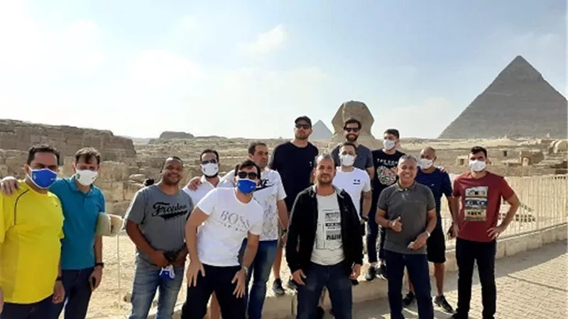 المنتخب الأوليمبي البرازيلى يزور أهرامات الجيزة والمتحف المصري