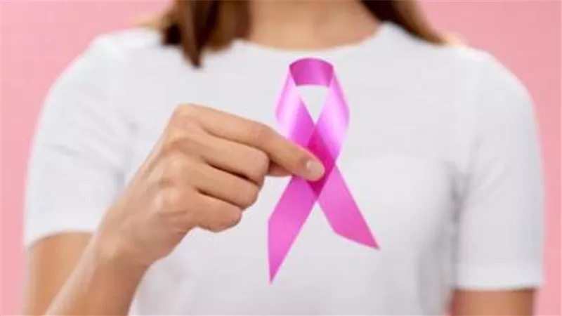 خبير طبى: الأدوية الجديدة لعلاج سرطان الثدي تؤدي للحياة بشكل طبيعي بلا ألم