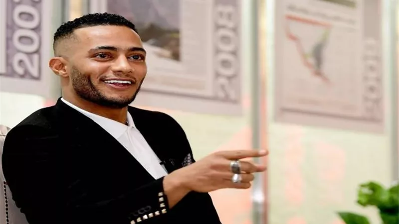من الطائرة الى اسوان.. محمد رمضان 