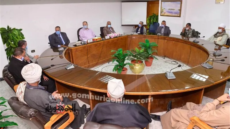 محافظ أسيوط يجتمع بعمد ومشايخ قرى أبوتيج لتفعيل المشاركة المجتمعية في مبادرة حياة كريمة