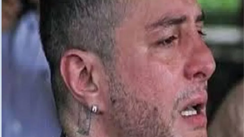 أحمد الفيشاوي يبكى على رحيل فايق عزب: 