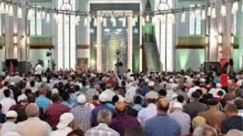 الاثم والحرج مرفوعان...الافتاء تجيز صلاة الجمعة بالمنزل ظهراً