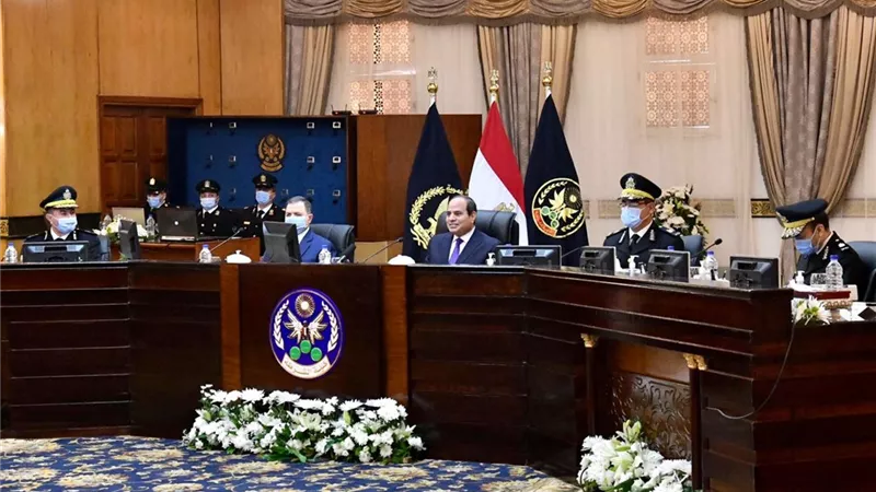 الرئيس السيسي يتفقد أكاديمية الشرطة ويحضر اختبار کشف الهيئة للطلبة المتقدمين.. صور