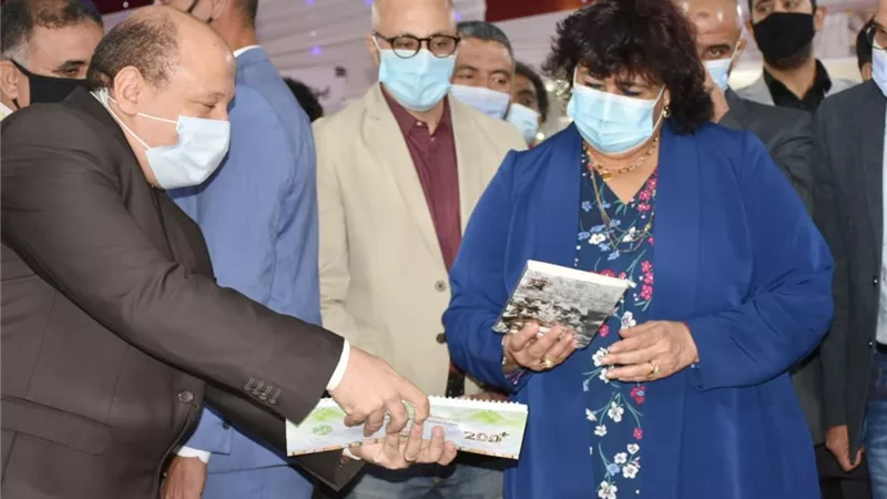 وزيرة الثقافة تفتتح معرض الأوبرا الأول للكتاب