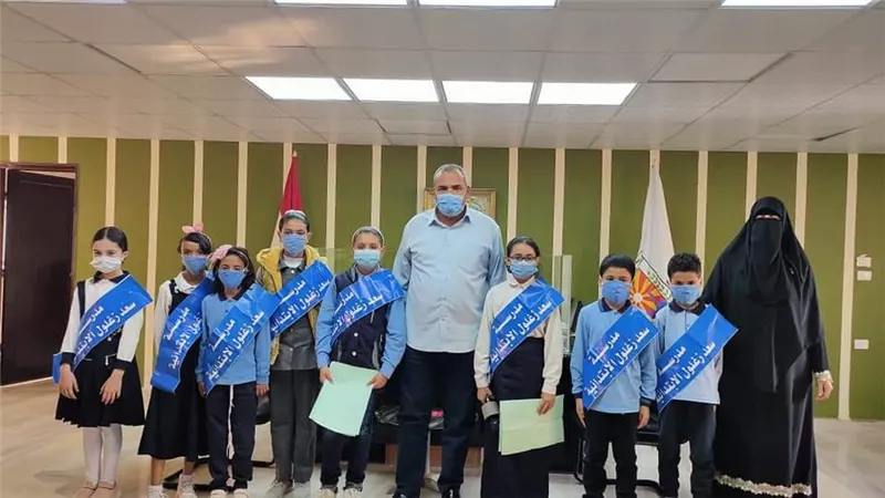 رئيس مدينة رأس سدر يستقبل طلاب سعد زغلول الابتدائيه