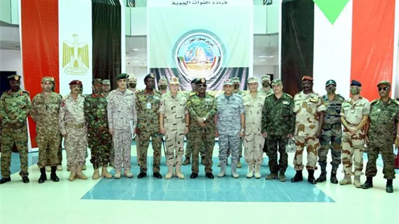 الفريق محمد فريد يحضر المرحلة الرئيسية للتدريب الجوى المصرى السودانى المشترك 
