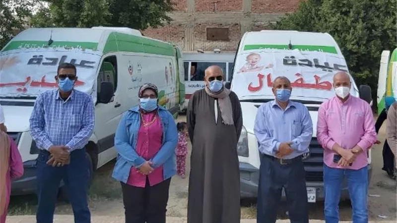 فحص وعلاج بالمجان لـ1300 مواطن ببنى مؤمنة فى بنى سويف.. بالصور