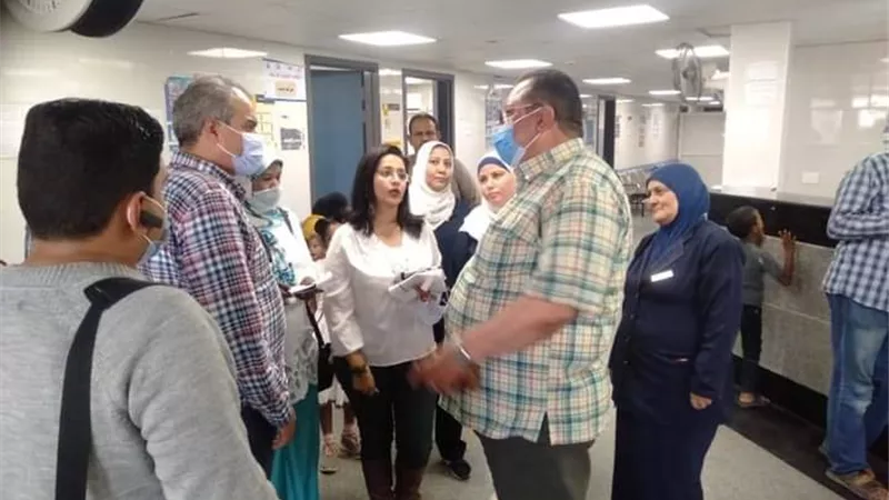 وكيل وزارة الصحة بالبحر الأحمر يتفقد مستشفى الشلاتين وأعمال القافلة الطبية لجامعة القاهرة