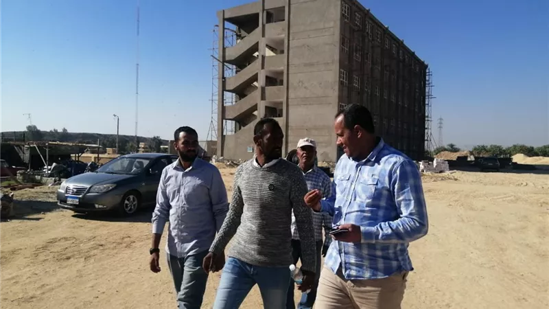 رئيس مركز الطود جنوب الأقصر يتفقد أعمال إنشاء المدرسة الزراعية