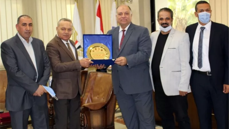 الملاحة الجوية تكرم رئيس القابضة للمطارات
