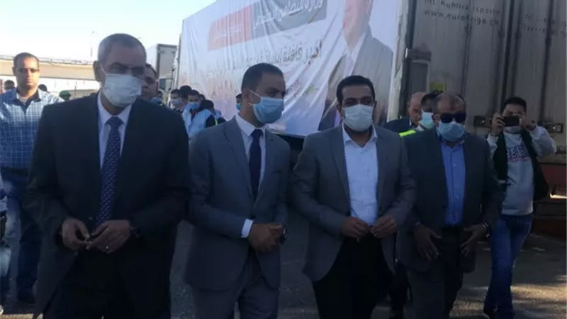 وصول شاحنات اكبر قافلة انسانية لدعم الاسر الاولي بالرعاية بالمحافظه