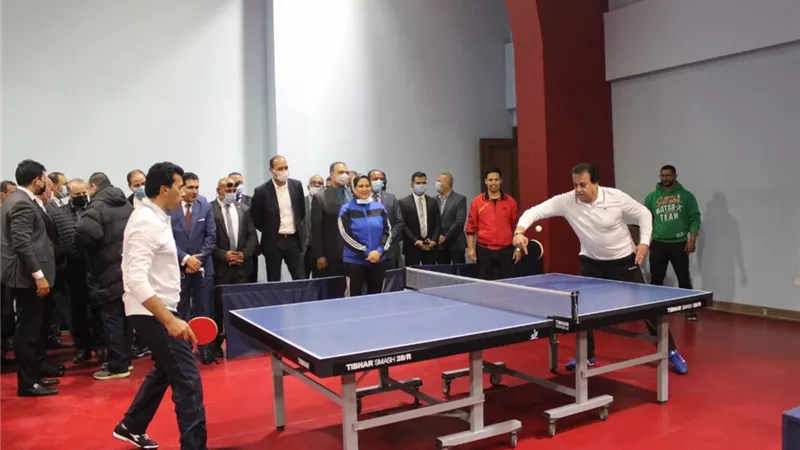 وزير التعليم العالي يشهد انطلاق دوري الوزارات.. ويشارك في مباراة استعراضية