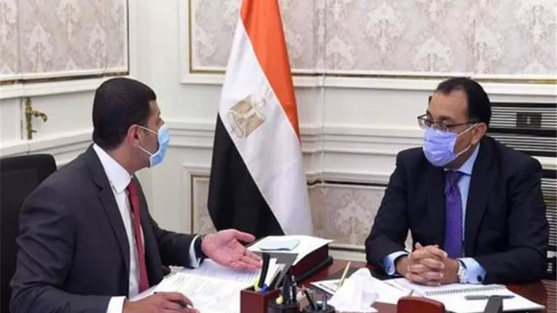 رئيس الوزراء يستعرض مع رئيس هيئة الاستثمار جهود تحسين مناخ الاستثمار في مصر