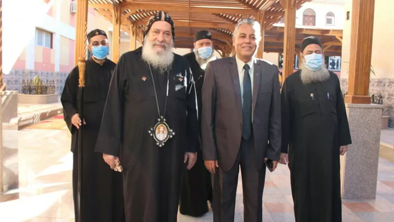 رئيس جامعة جنوب الوادى يهنئ الأنبا شاروبيم بعيد الشهيد مارجرجس
