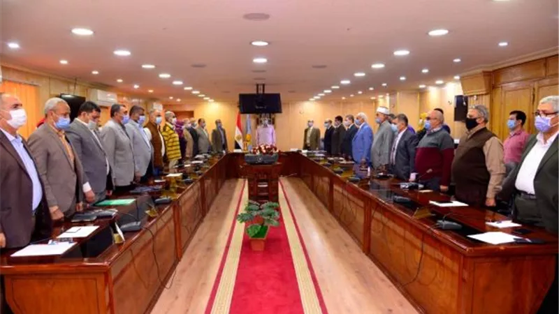 محافظ أسيوط يناقش الاستعدادات النهائية لجولة الإعادة بإنتخابات مجلس النواب.. بالصور