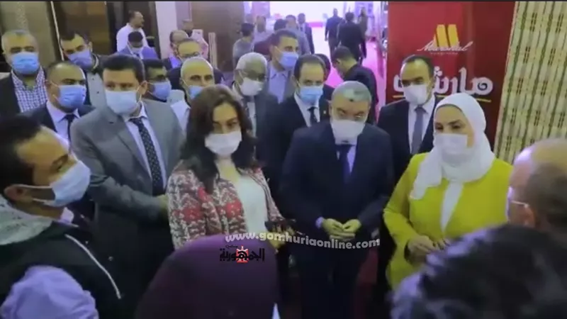 بالفيديو.. وزير التضامن الاجتماعى ومحافظ دمياط ومحافظ المنيا يفتتحا معرض اثاث دمياط