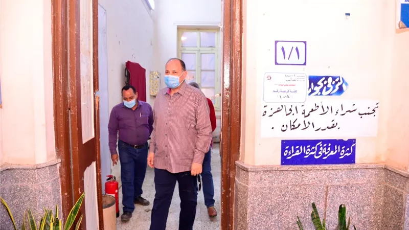سعد يتفقد أعمال تطهير وتعقيم بعض لجان انتخابات مجلس النواب