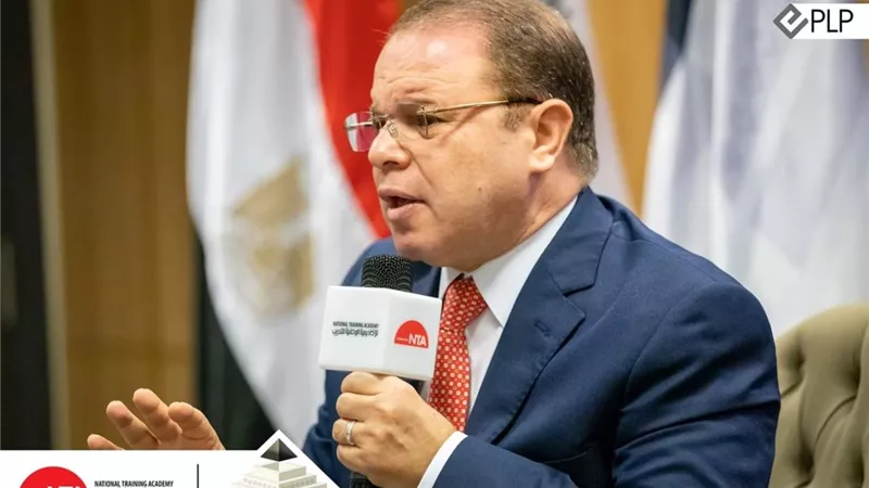 النائب العام يحذر شباب البرنامج الرئاسي من اتخاذ القرارات دون علم بدعوى 