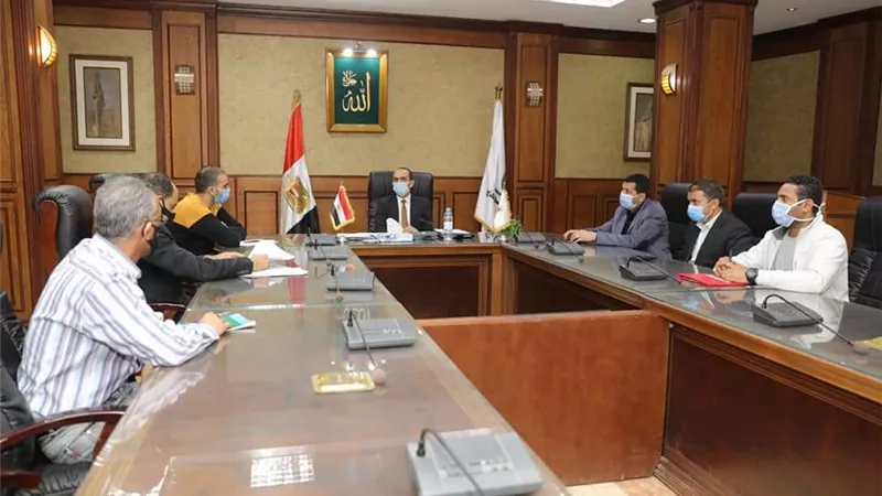 نائب محافظ سوهاج يترأس إجتماع اللجنة الفنية لمتابعة المراكز التكنولوجية لخدمة المواطنين