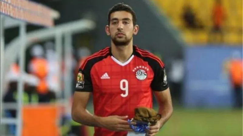 نجم منتخب مصر يكشف عن امكانية انضمامه للاهلى